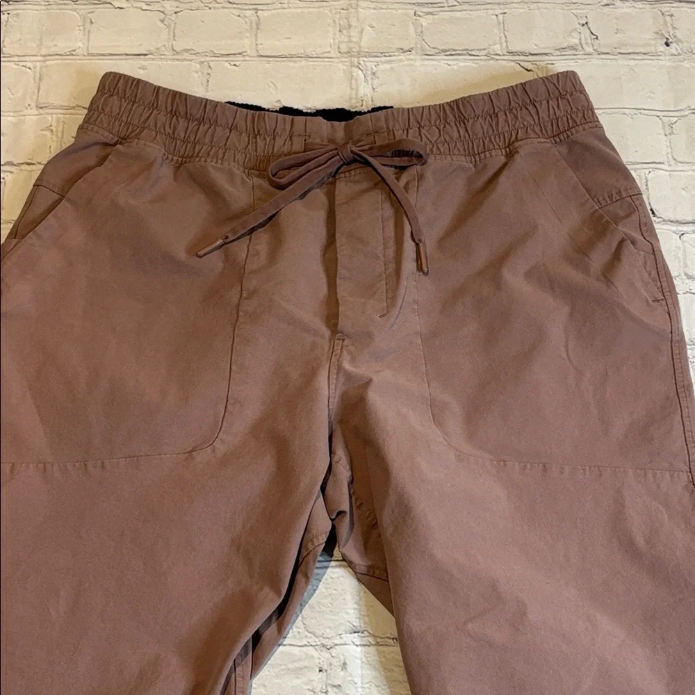 Lululemon ABC Cropped Pull-On Pant in Earth Color Clay